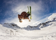 熊猫直播-维尼修斯一剑封喉，厄瓜多尔铁壁阵前，巴西新王登基