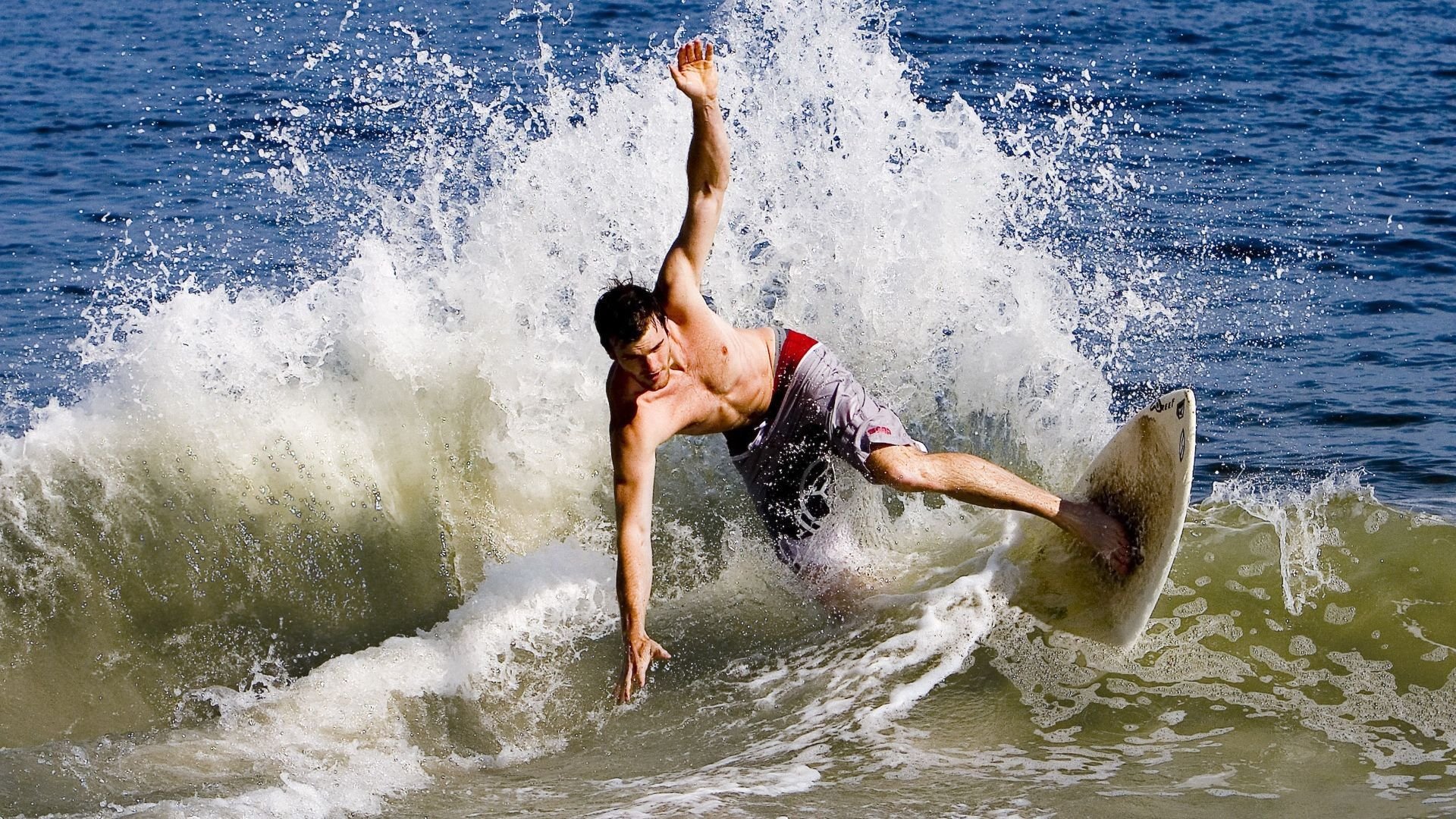 当橙衣军团遇见F1赛道，黄喜灿的战术超车与体育跨界启示