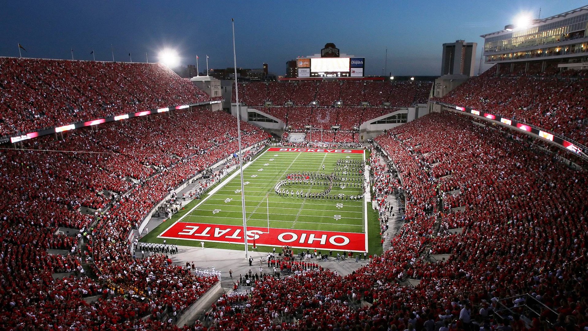 当数据轰鸣，蒂亚戈的F1街道赛之夜与全面爆炸的算法革命